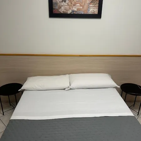 Konukevi Larisarooms