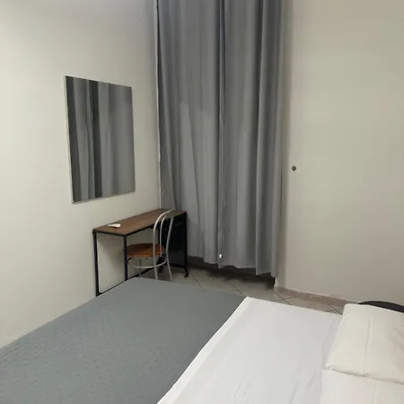 Konukevi Larisarooms *