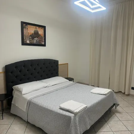 Konukevi Larisarooms Roma