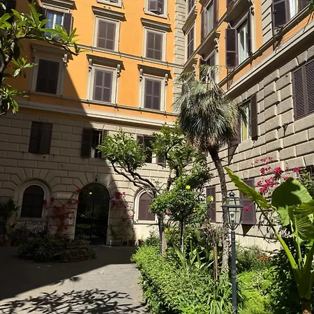 Konukevi Larisarooms Roma