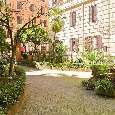 Konukevi Larisarooms